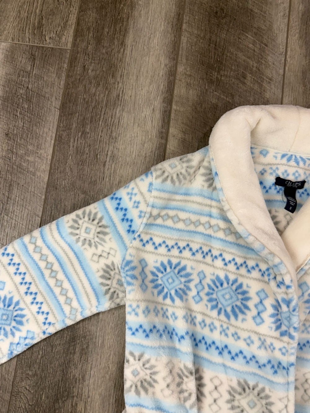 Chaos Blue/White Fuzzy Robe‎ - Picture 5 of 11